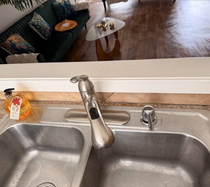 Breakfast bar & sink after cleaning